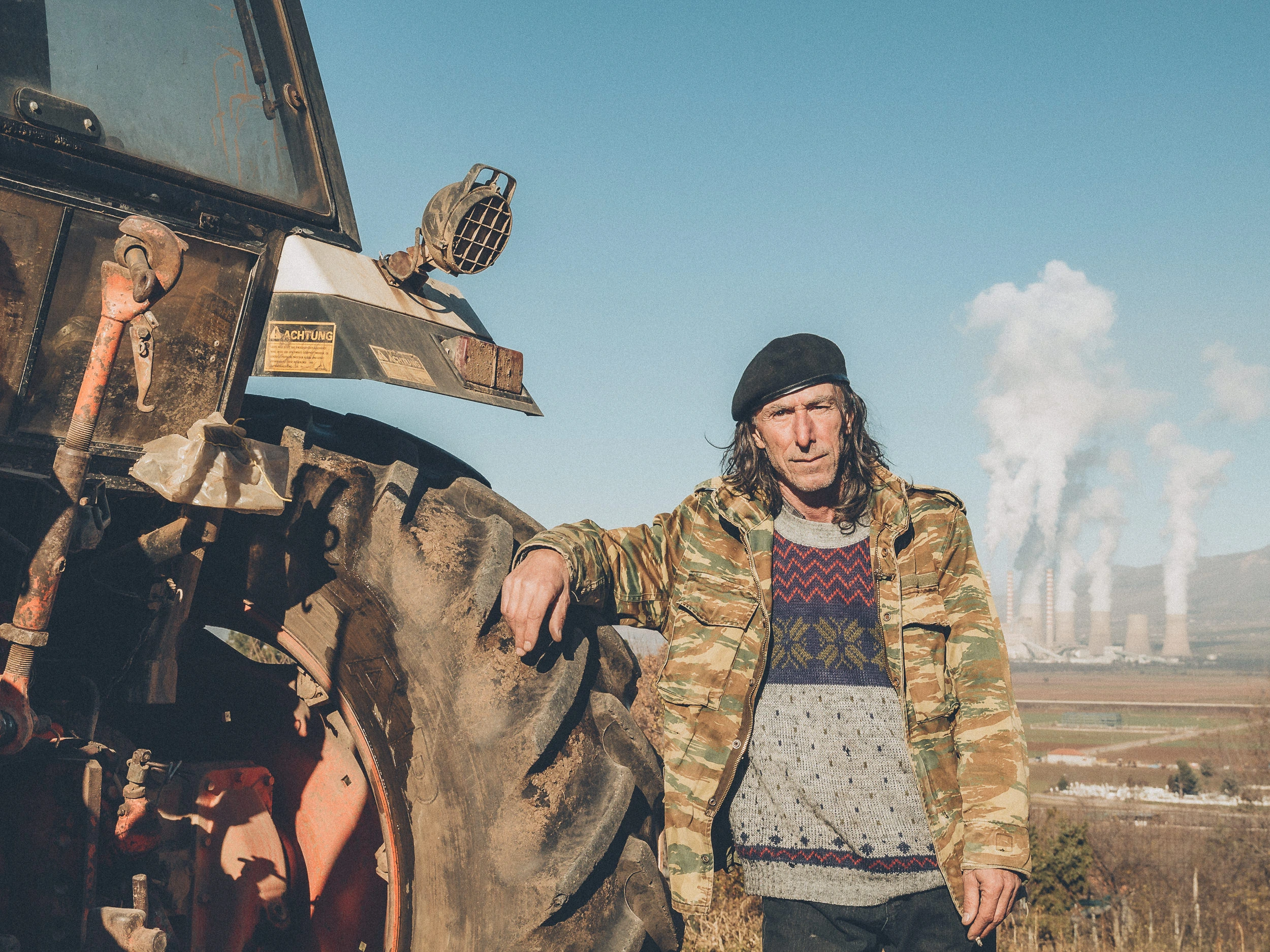 Portrait en Grèce pris pendant un voyage à vélo par le photographe de mariage Andrés Fluxa.