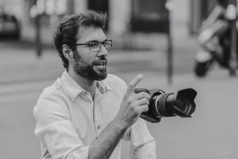 Portrait d’Andrés Fluxa en plein travail