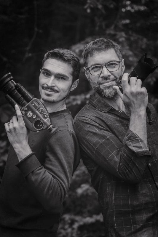 Portrait en noir et blanc d'Alexandre Petrella et Andrés, duo photographe vidéaste à Dijon